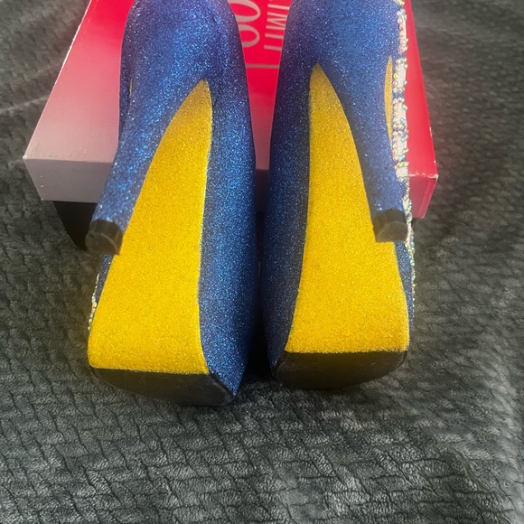 Custom NFL Los Angeles San Diego Chargers heels pumps (5 1/2”). One of a kind. - Picture 5 of 8